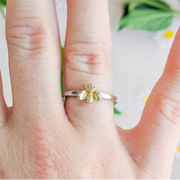 New Tiny Bee Ring - Picture 3 of 5